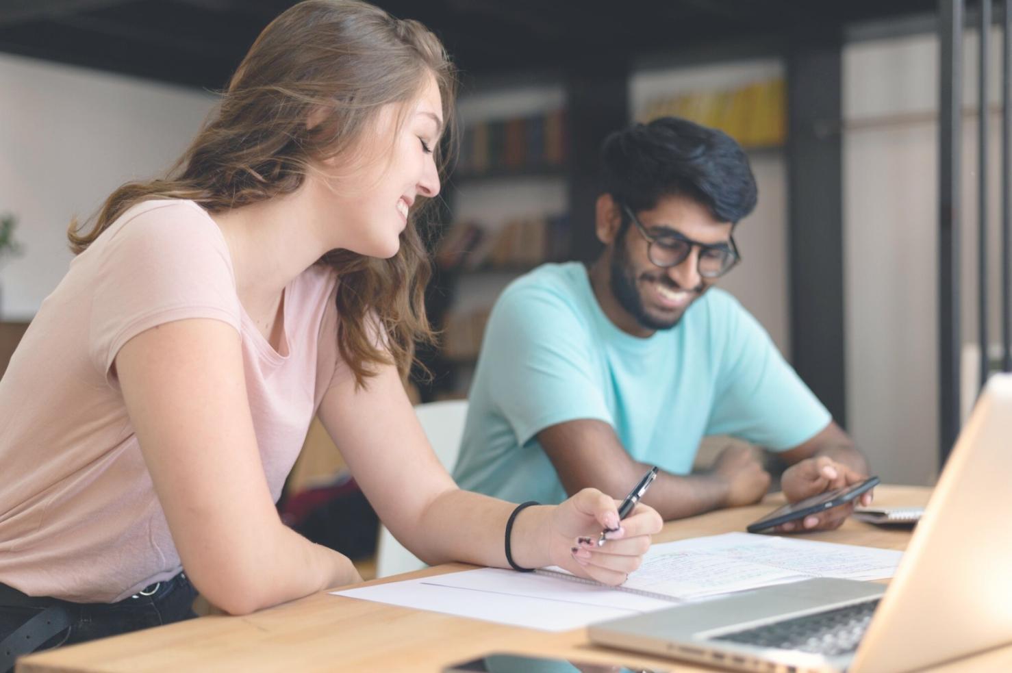 Graphiques d'analyse technique et indicateurs financiers avancés